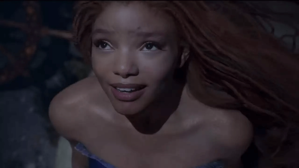 O trailer de A Pequena Sereia da Disney vê Ariel de Halle Bailey cantando uma música clássica do filme de&nbsp;animação