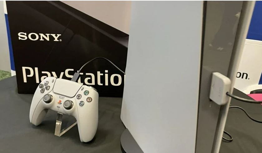 Jim Ryan, chefe cessante do PlayStation, apresentou um PS5 estilo PS1 na festa de agradecimento