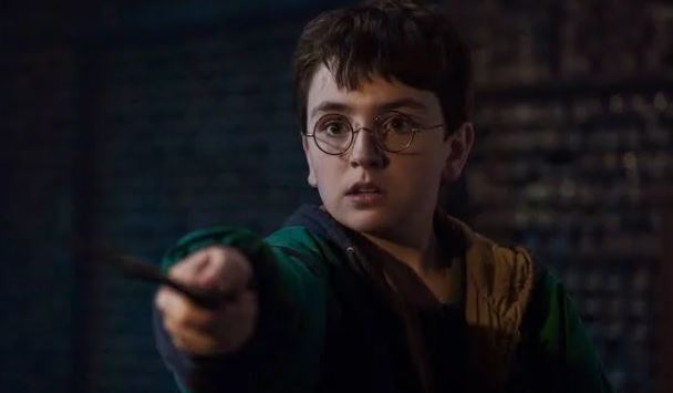 Novo trailer de Harry Potter revela cenas com Snape, quadribol e o Chapéu&nbsp;Seletor.