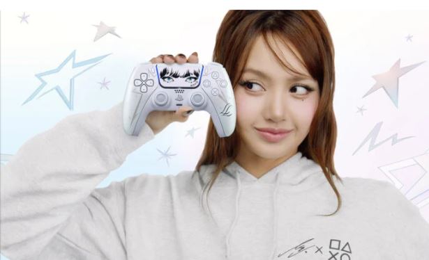 A Sony anunciou oficialmente uma nova edição limitada do controle DualSense do PS5 inspirada na estrela do K-pop&nbsp;Lisa.